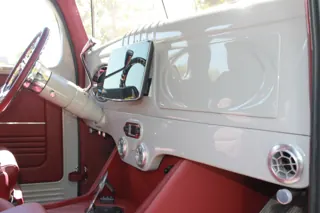 Chalk-colored dashboard with a central screen and round air vents — photo 12 of 40