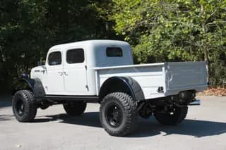 Rear three-quarter view showing the four-door cab, black rear fenders, and tailgate — photo 5 of 40